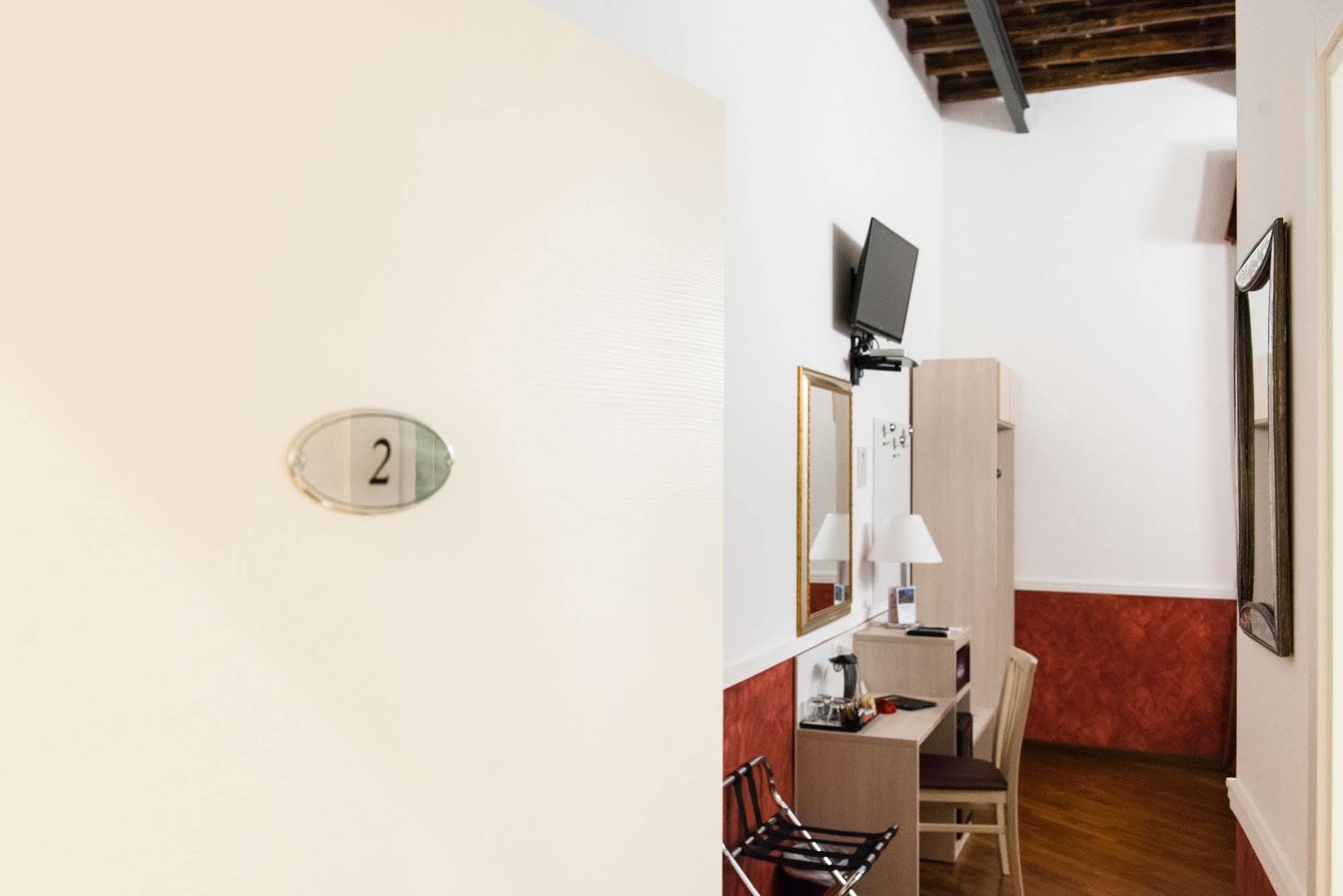 Bed and Breakfast Domus Capilupi Rzym Zewnętrze zdjęcie